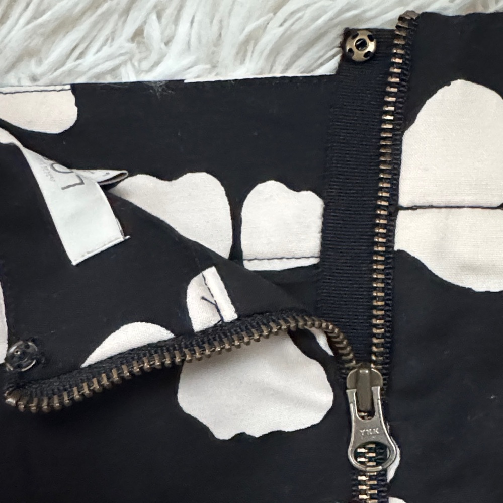 Loft Floral Pencil Skirt 💗  Black & Ivory - Picture 7 of 13